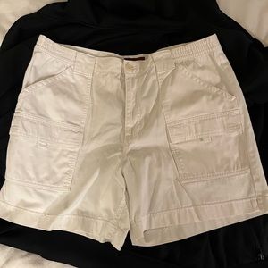 Covington men’s cargo shorts.